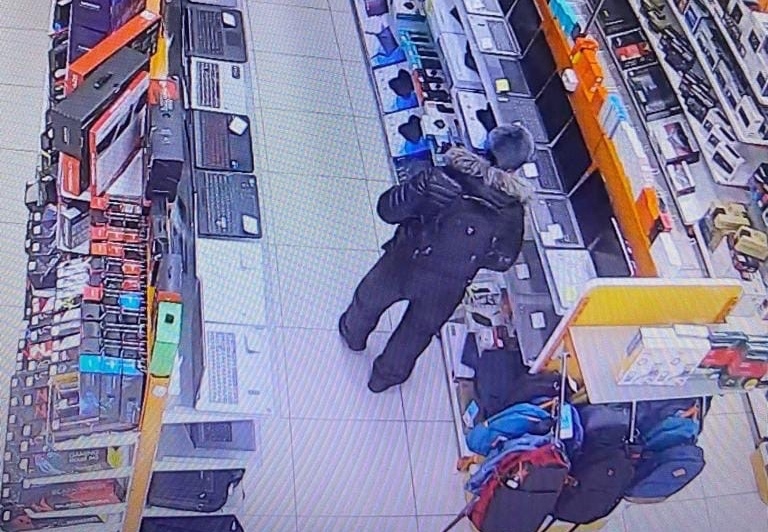 Суд Белоярского рассмотрит дело о краже трех индюков, денег с карты, двух ноутбуков и цифровой приставки Суд Белоярского рассмотрит дело о краже трех индюков, денег с карты, двух ноутбуков и цифровой приставки