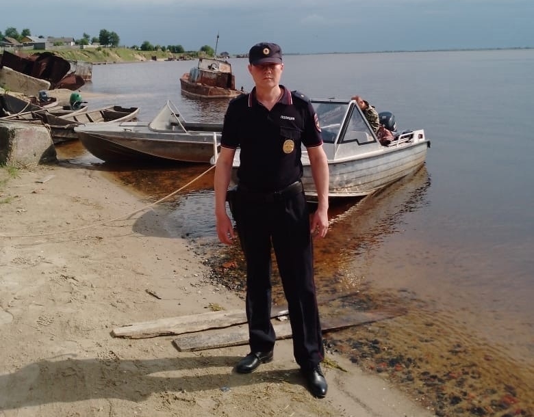 Полицейские и спасатели спасли заблудившихся на реке белоярцев Полицейские и спасатели спасли заблудившихся на реке белоярцев