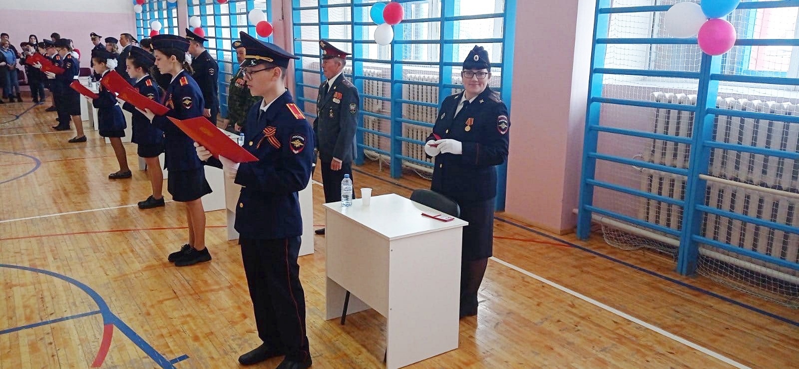В Белоярском полицейские приняли участие в церемонии принятия присяги кадетов МВД В Белоярском полицейские приняли участие в церемонии принятия присяги кадетов МВД
