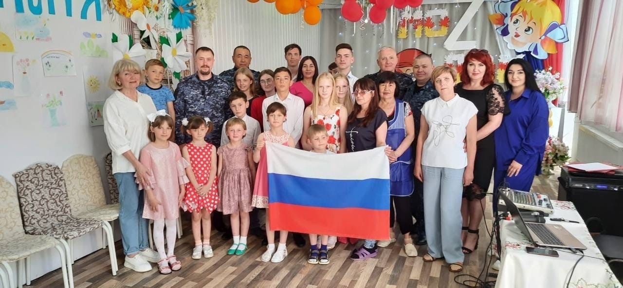 Полицейских из сводного отряда Югры поблагодарили за оказанную помощь воспитанникам одного из детских домов республики Северная Осетия Полицейских из сводного отряда Югры поблагодарили за оказанную помощь воспитанникам одного из детских домов республики Северная Осетия