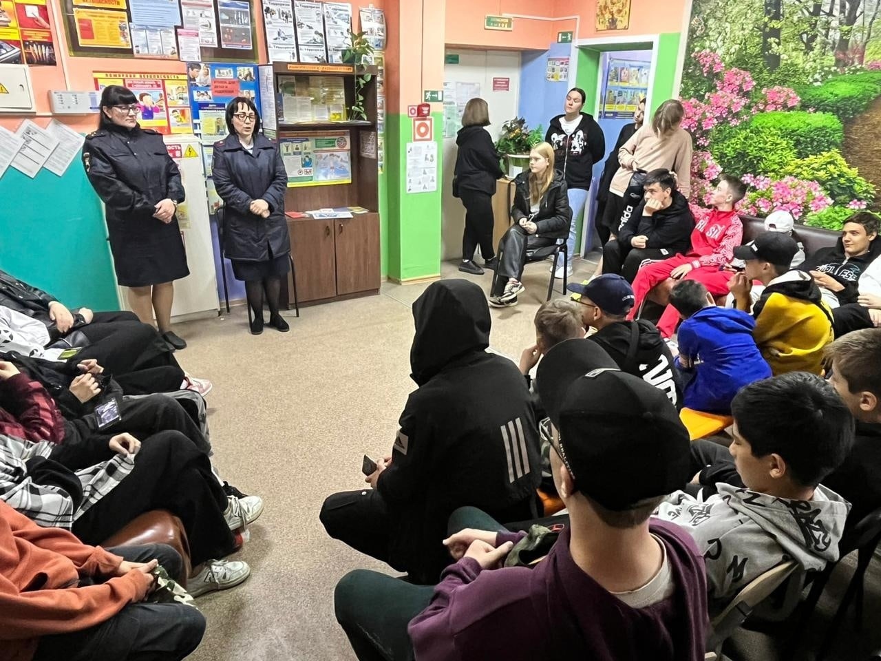 Сотрудники полиции Белоярского встретились с подростками Сотрудники полиции Белоярского встретились с подростками