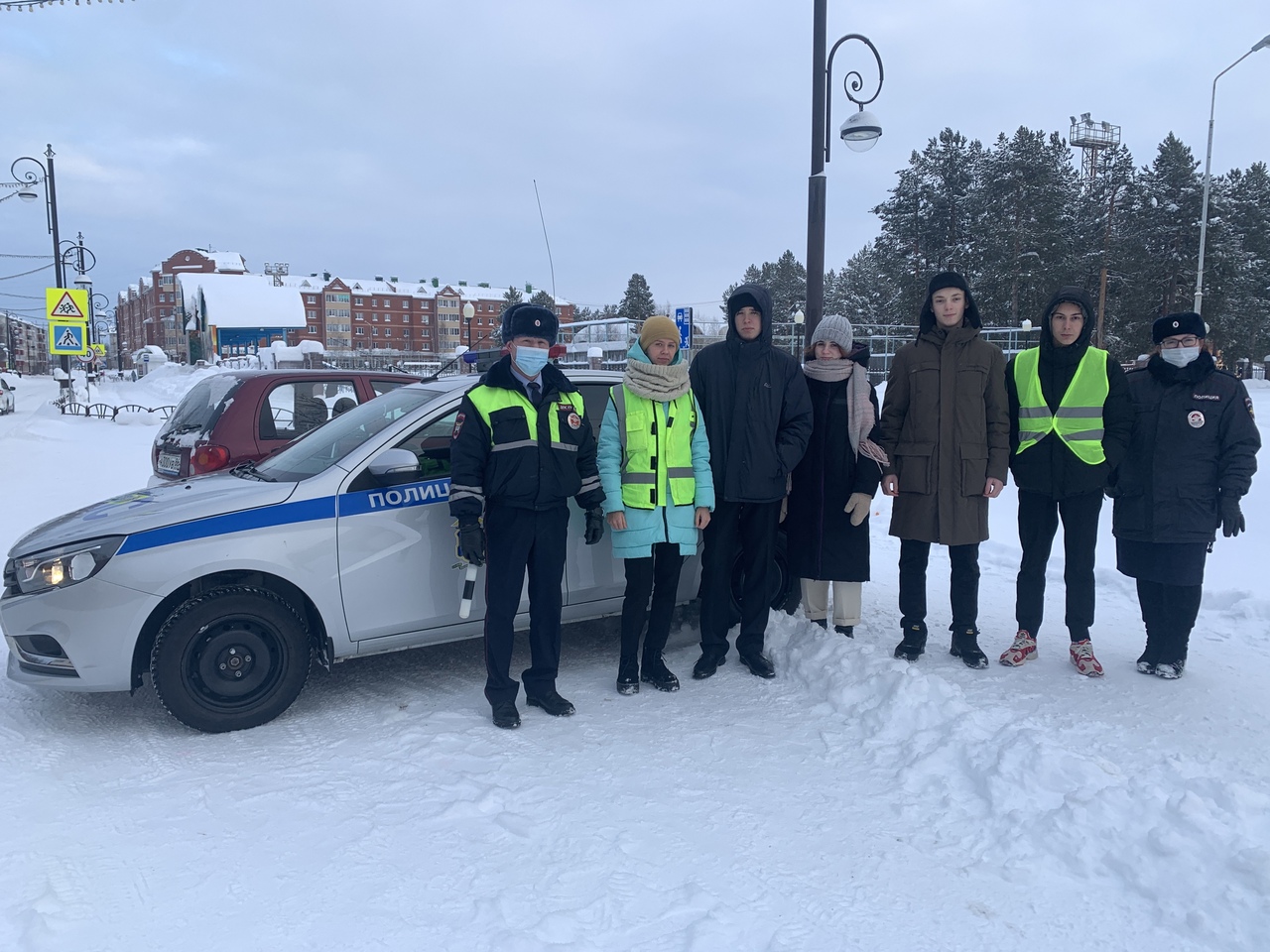 Старшеклассники Белоярского познакомились с работой наряда ГИБДД в рамках акции «Студенческий десант» Старшеклассники Белоярского познакомились с работой наряда ГИБДД в рамках акции «Студенческий десант»