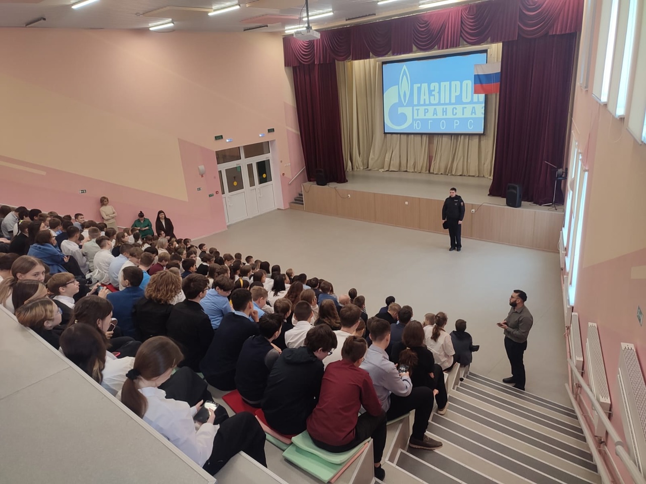 Полицейские Белоярского продолжают встречи в рамках акции «Нет ненависти и вражде» Полицейские Белоярского продолжают встречи в рамках акции «Нет ненависти и вражде»