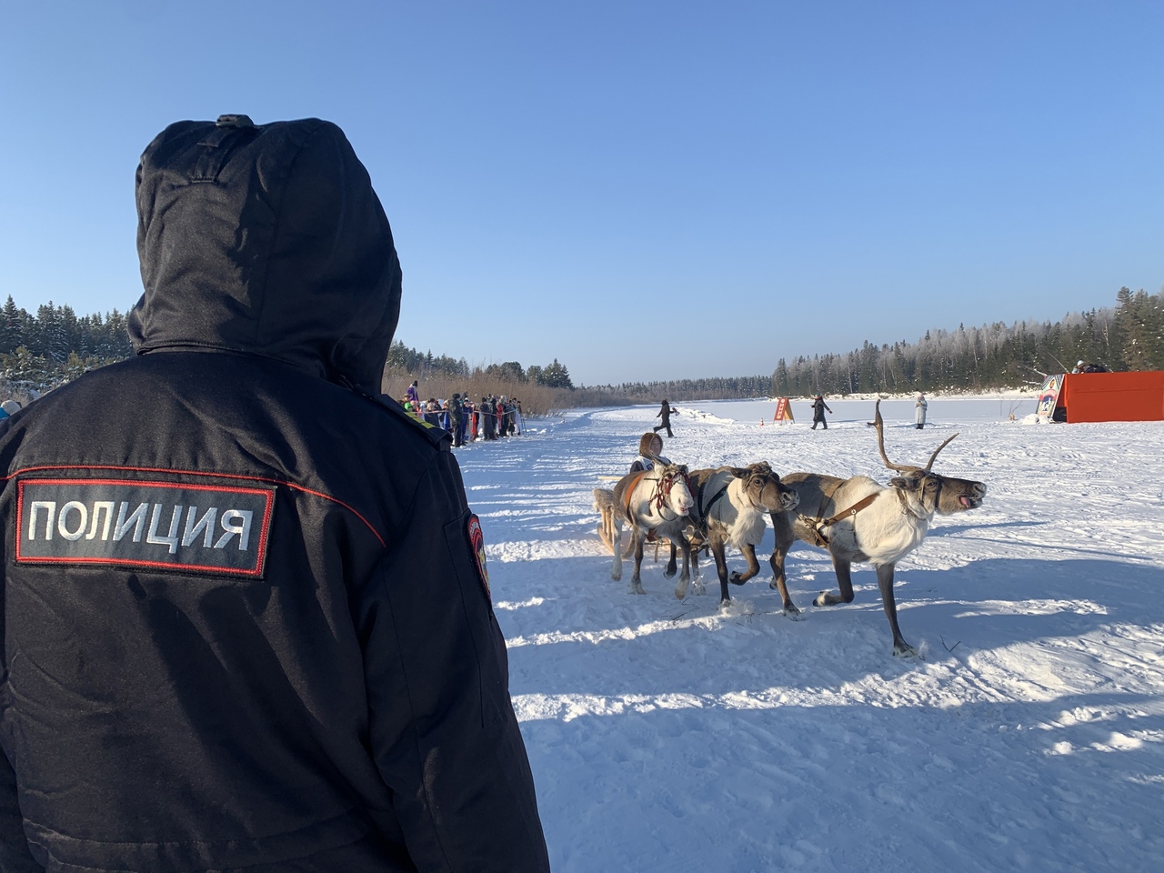 20 февраля 2023 В Белоярском сотрудники полиции обеспечили правопорядок на мероприятиях в рамках празднования Дня оленевода в селе Казым