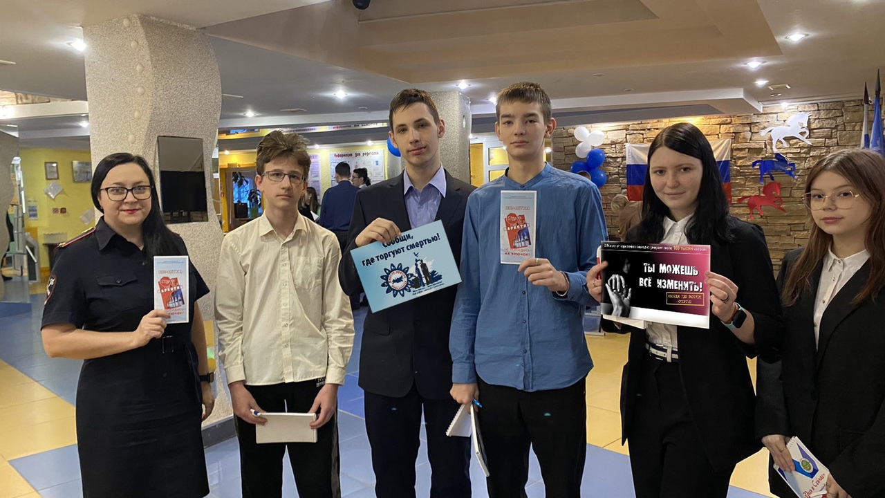 14 марта 2023 Полицейские в Белоярском вместе с волонтерами проводят мероприятия в рамках акции «Сообщи, где торгуют смертью» 14 марта 2023 Полицейские в Белоярском вместе с волонтерами проводят мероприятия в рамках акции «Сообщи, где торгуют смертью»