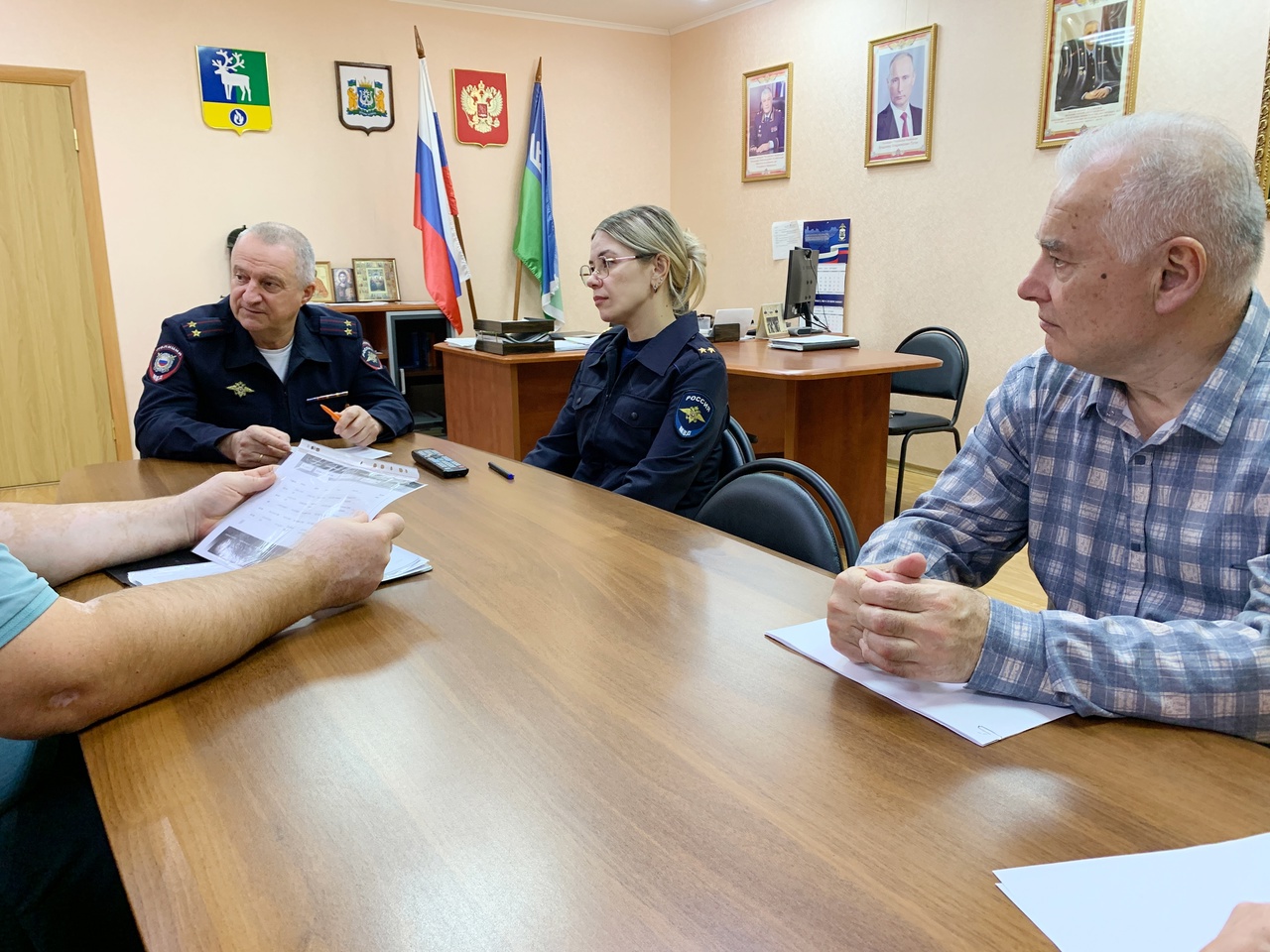 23 декабря 2024 Начальник ОМВД России по Белоярскому району провел прием граждан по личным вопросам 23 декабря 2024 Начальник ОМВД России по Белоярскому району провел прием граждан по личным вопросам