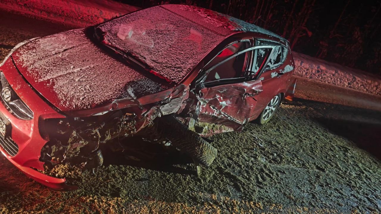 В Белоярском районе произошло столкновение двух автомобилей В Белоярском районе произошло столкновение двух автомобилей