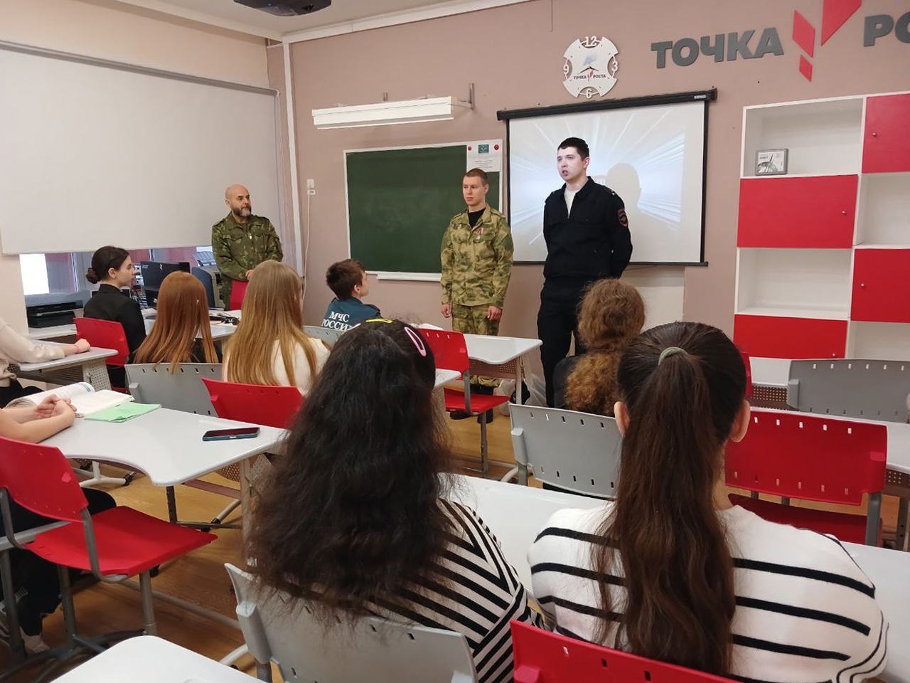 Совместно с общественниками полицейские Белоярского провели акцию «Один день с инспектором ПДН» Совместно с общественниками полицейские Белоярского провели акцию «Один день с инспектором ПДН»