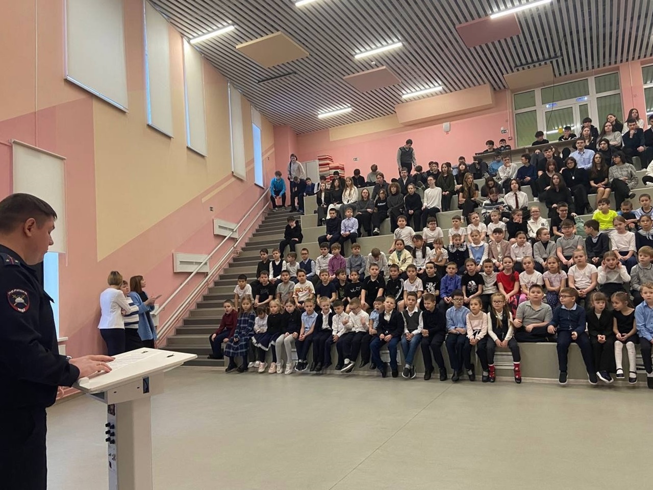 Начальник Белоярской Госавтоинспекции рассказал школьникам PRO ПДД Начальник Белоярской Госавтоинспекции рассказал школьникам PRO ПДД
