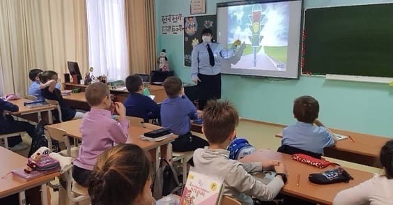 Интеллектуальная игра среди юных участников дорожного движения Интеллектуальная игра среди юных участников дорожного движения